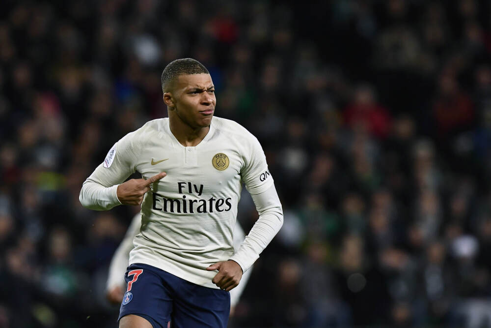 被苹果掌门人库克300万美元逆市增持，耐克的转型阵痛还未过去